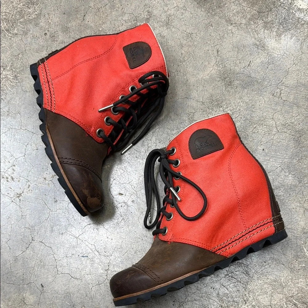 Sorel Red and Brown Lace Up Boots - Picture 3 of 13
